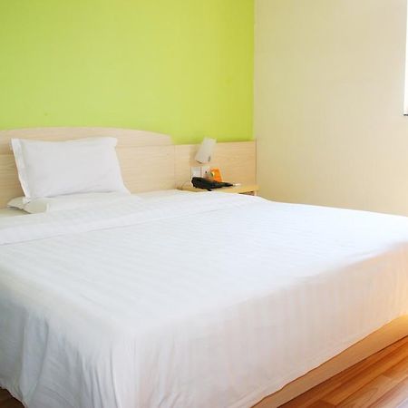 7Days Inn Dalian Gangwan Square Station Port Екстер'єр фото