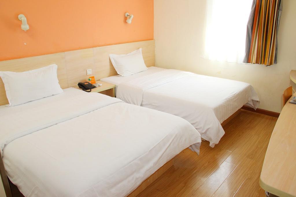 7Days Inn Dalian Gangwan Square Station Port Екстер'єр фото