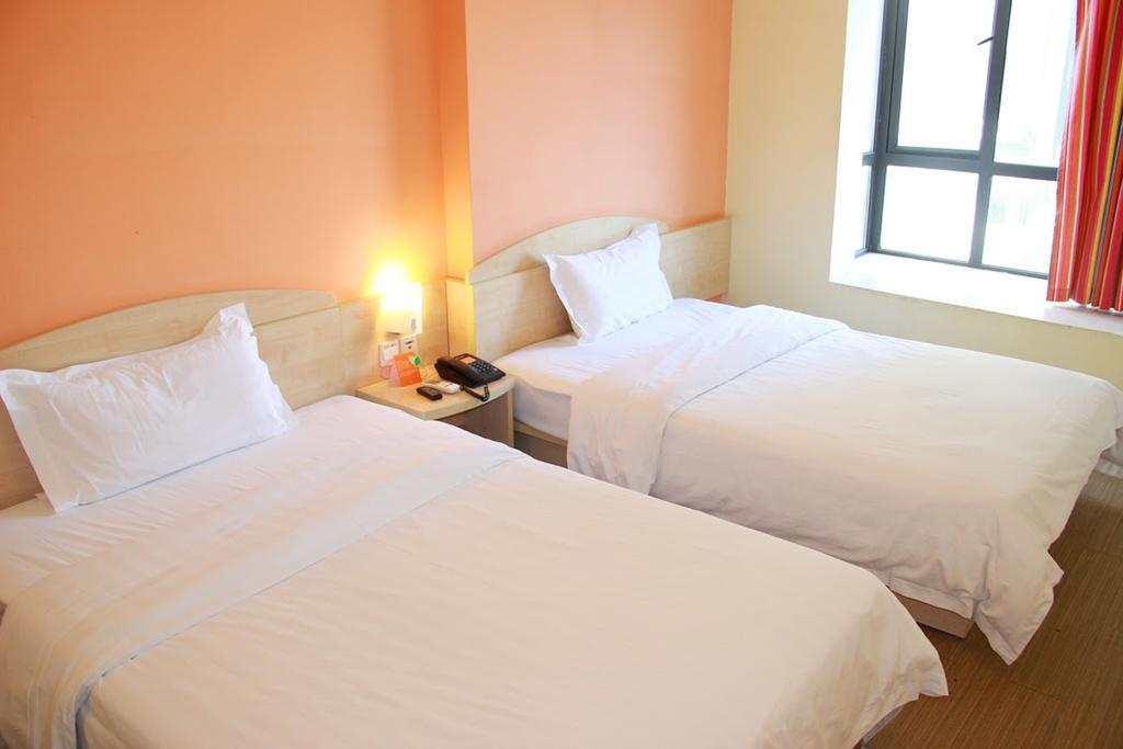 7Days Inn Dalian Gangwan Square Station Port Екстер'єр фото