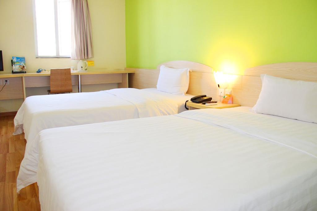 7Days Inn Dalian Gangwan Square Station Port Екстер'єр фото
